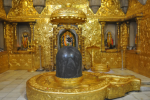 सोमनाथ मंदिर में प्रतिष्ठित शिवलिंग को बारहवाँ ज्योतिर्लिंग के रूप में मान्यता प्राप्त है | Shivling at Somnath Temple is worshiped as 12th Jyotirlinga